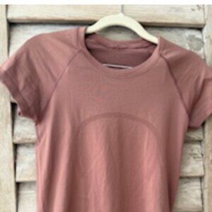 LULULEMON SWIFTY TECH SHORtT-SLEEVE SHIRT SIZE 4